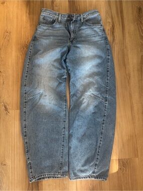 Cinch Barrel Levi’s Women’s Washed Blue Relaxed Jeans